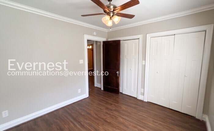 Building Photo - 507 S Lovell Ave