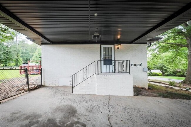 Building Photo - 1076 Vonda Ln SW