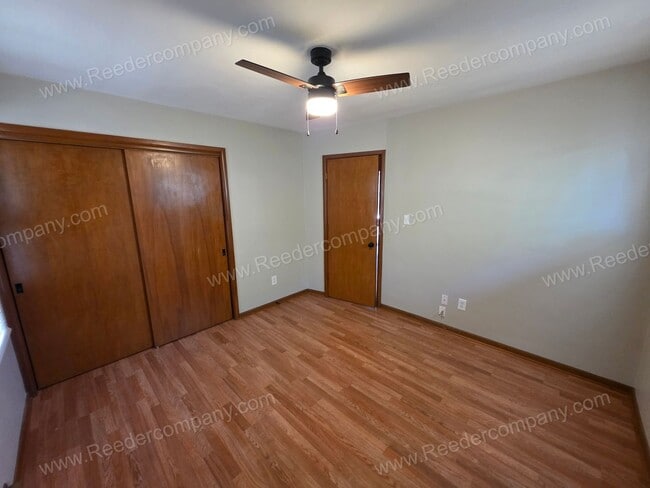 Building Photo - Spacious and updated 2 bedroom 1 bathroom Duplex