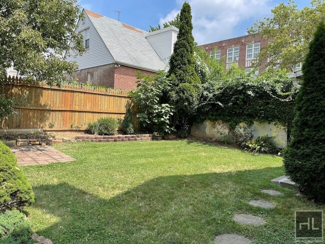 Spacious Two Bedroom Duplex with Backyard ... - 204-11-204-33 33rd Ave ...