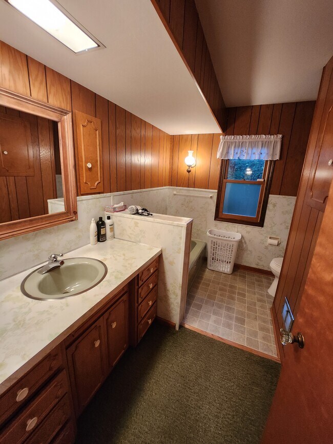 Building Photo - 7675 N Hix Rd