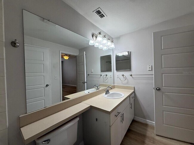 Building Photo - 5506 Metrowest Blvd