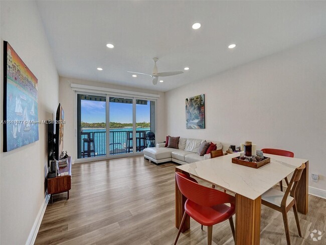 Building Photo - 4212 N Ocean Dr
