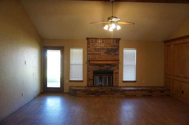 Building Photo - 1104 Homestead Dr