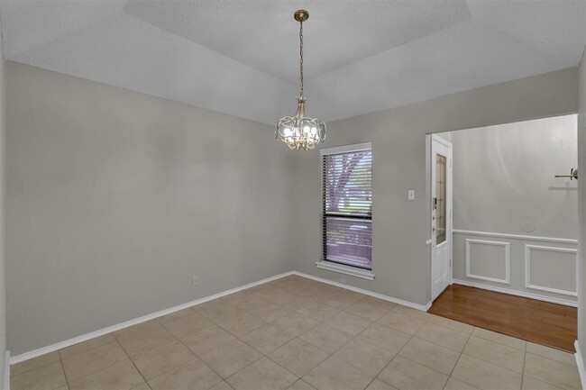 Building Photo - 7825 Silveridge Dr