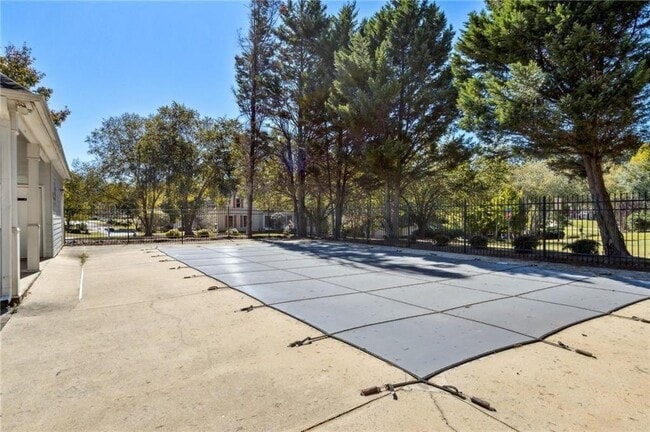 Building Photo - 356 Fenbrook Way SW