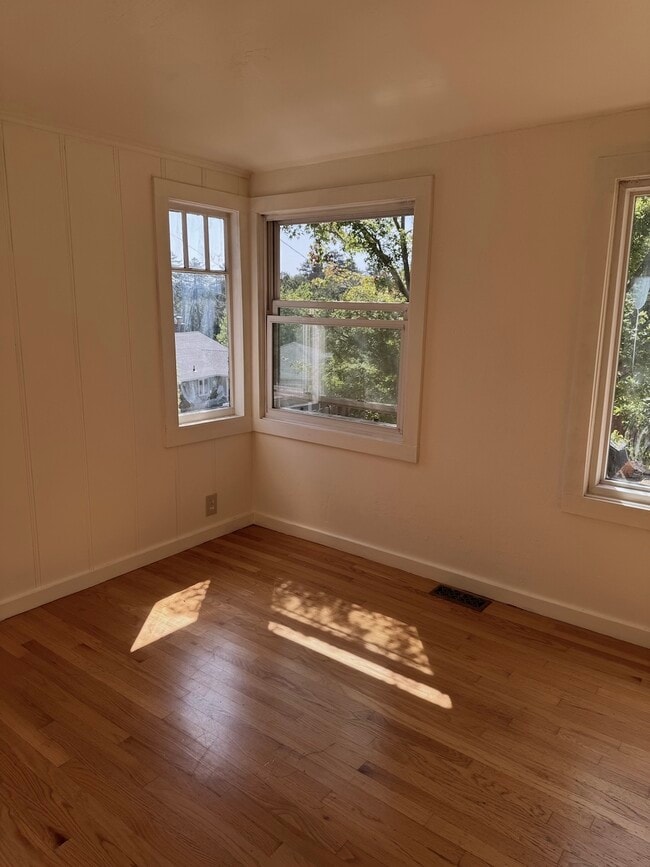 Building Photo - 34 Wreden Ave