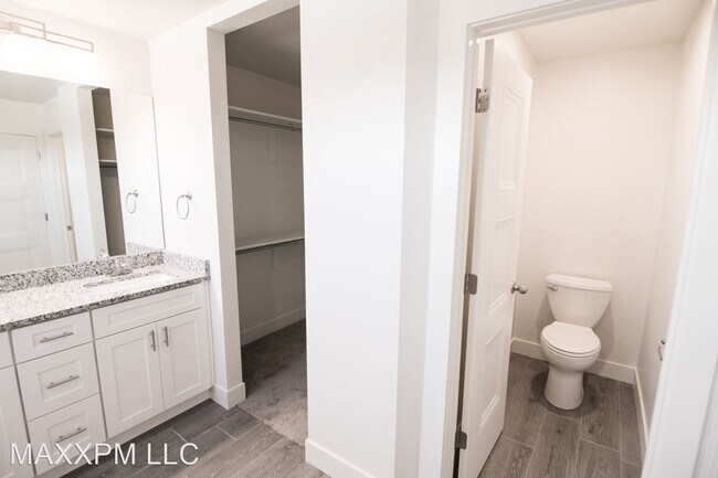 Building Photo - 5 br, 3.5 bath House - 151 W Harvest Villa...