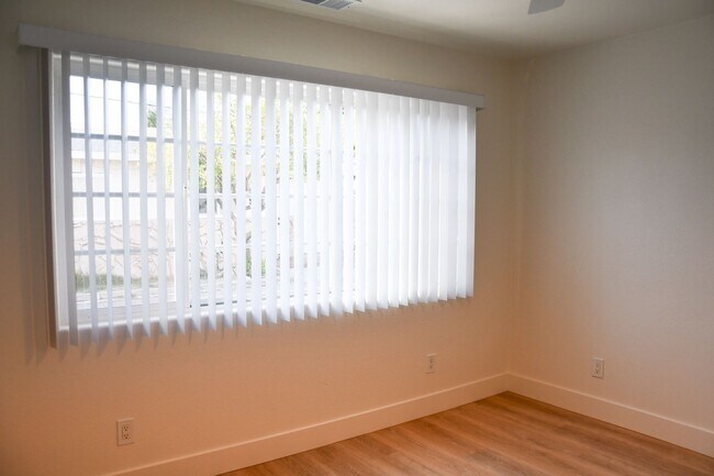 Building Photo - Parker (316)