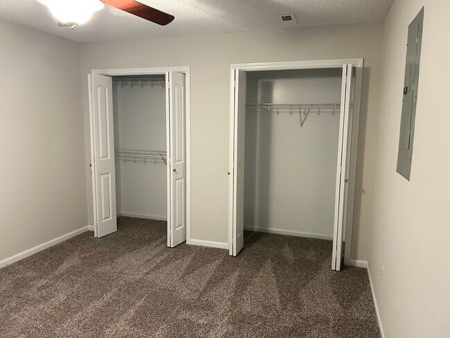 Building Photo - 3 Bed 2 Car Duplex in Grain Valley