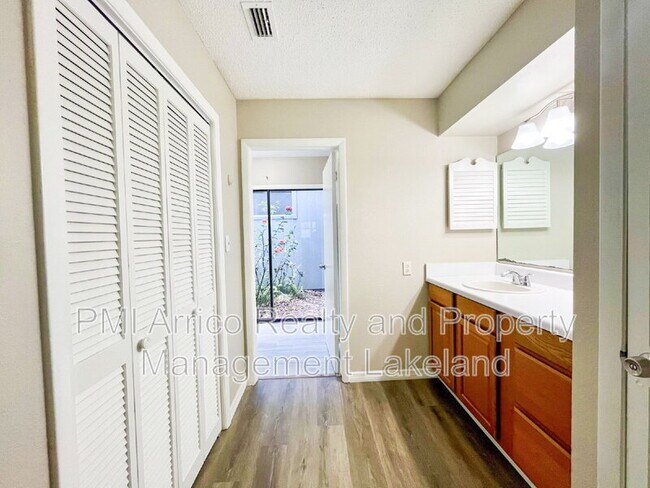 Building Photo - 6576 Sweetbriar Ln