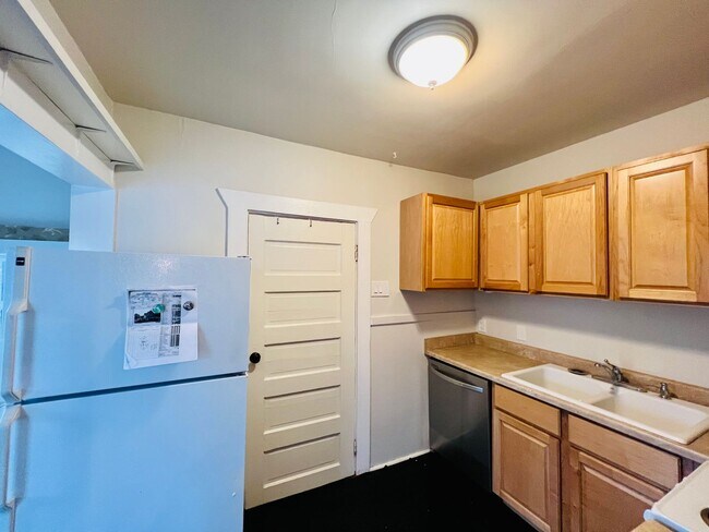 Building Photo - Phinney Ridge Cottage