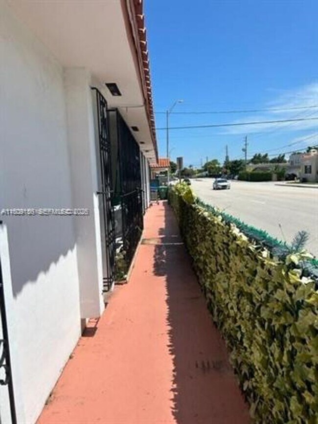 Building Photo - 1101 SW 17th Ave