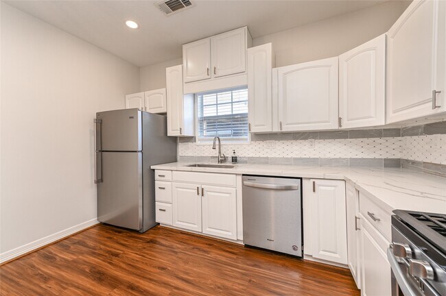 Building Photo - 1032 Walling St