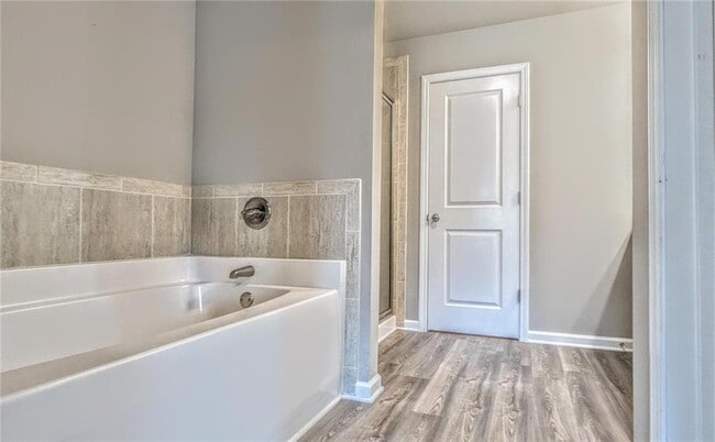 Building Photo - 3668 Acorn Dr