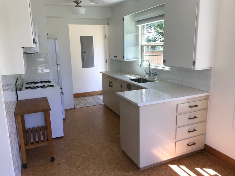 Building Photo - 4070 NE 8th Ave