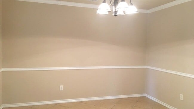 Building Photo - 14915 Oak Bluff Ct
