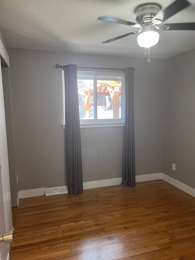 Building Photo - Beautiful 2 Bedroom + 2 Bonus Rooms, 3 Bat...