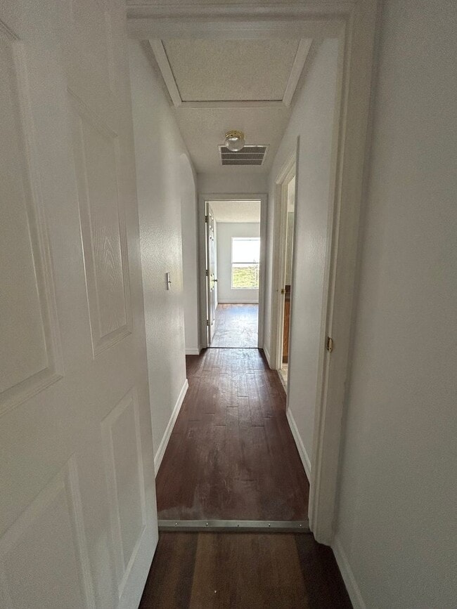 Building Photo - 136 Grantham Dr