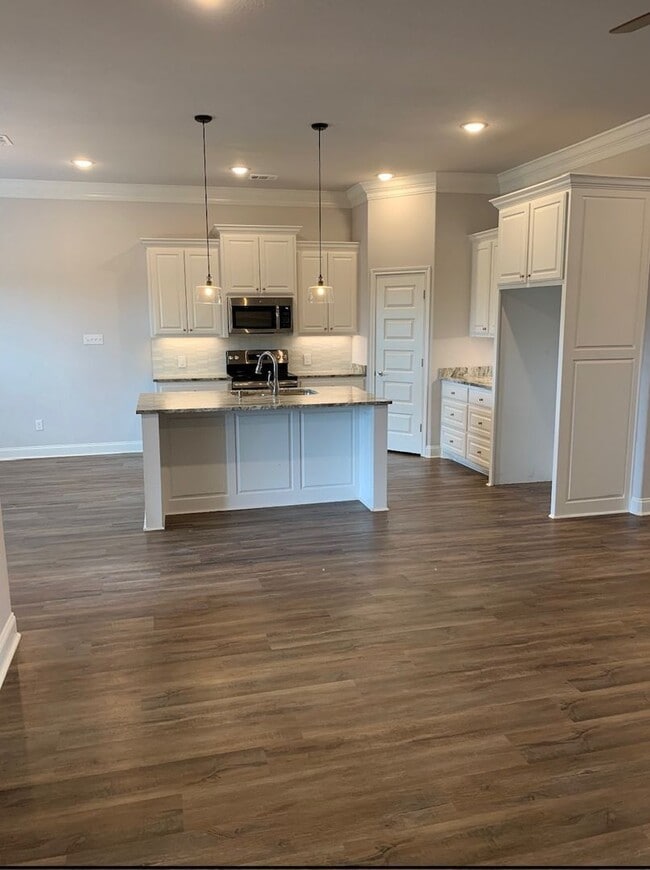 Building Photo - Beautiful Midway ISD Home