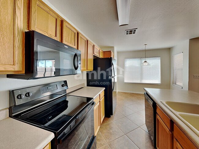 Building Photo - 15030 N 150th Ln