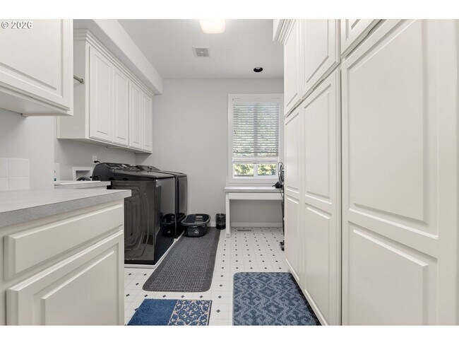 Building Photo - 13923 SW Mistletoe Dr