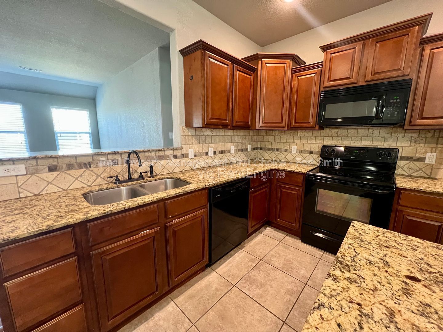 Building Photo - 423 Ridge Point Dr