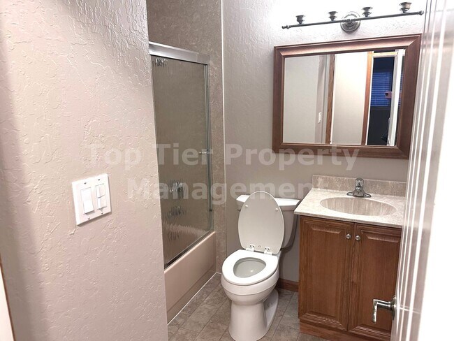 Building Photo - Very nice 4 Bed/2 Bath /1,250 square foot house in Concord available April 1st! Features and amen...