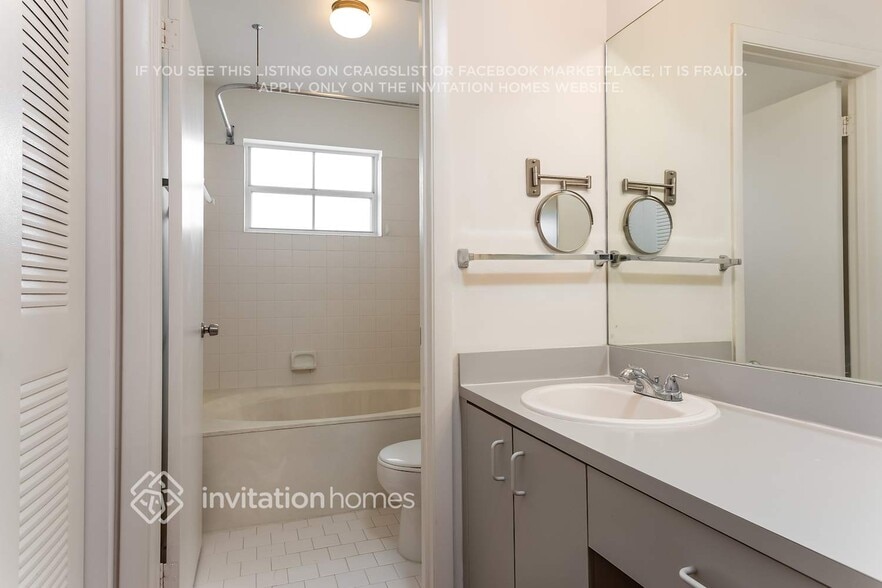 Building Photo - 2031 NW 190th Ave