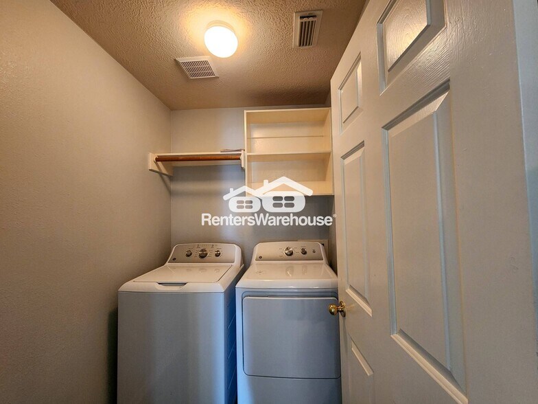 Building Photo - 11902 White Water Bay Dr