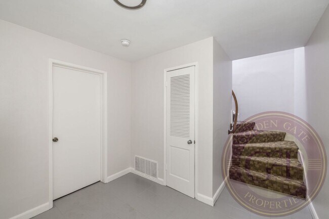 Building Photo - Rincon Hill - 3 BR, 2 BA House 1,164 Sq. Ft. - 3D Virtual Tour, Garage, Yard