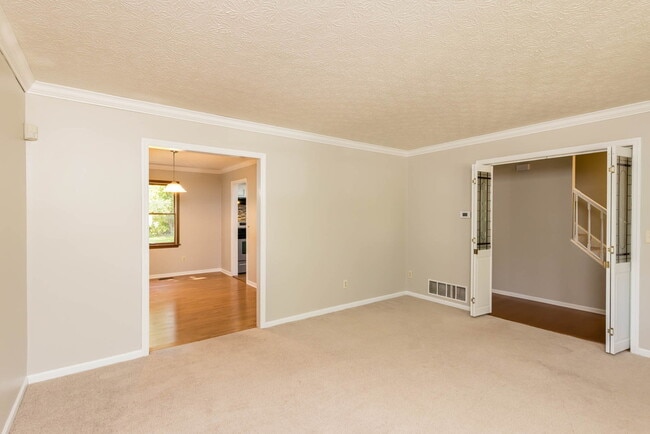 Building Photo - 8047 Simfield Rd