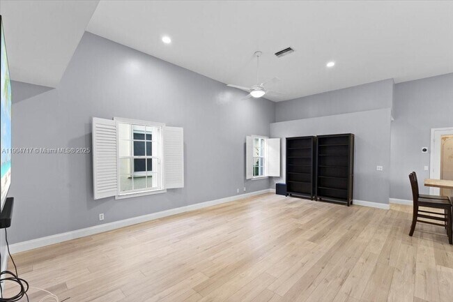 Building Photo - 642 Heritage Dr