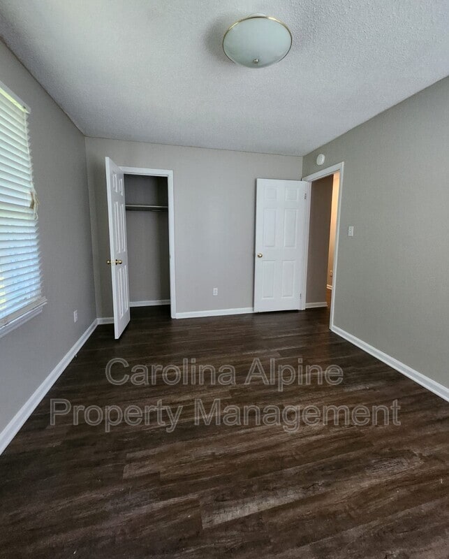 Building Photo - 1521 Rolling Meadow Ln