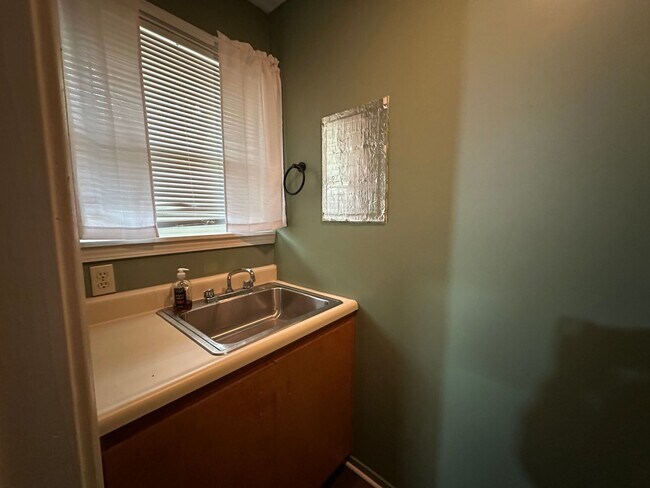 Building Photo - Introducing a charming 3-bedroom, 2.5-bathroom house located in the desirable area of Russellville