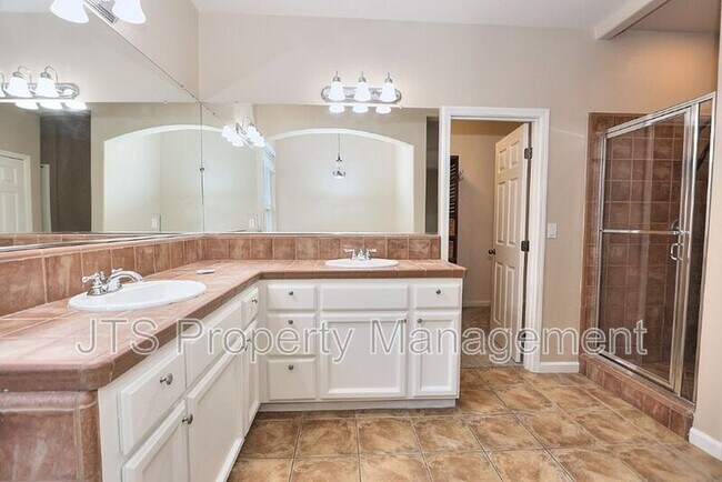 Building Photo - 2040 San Esteban Cir