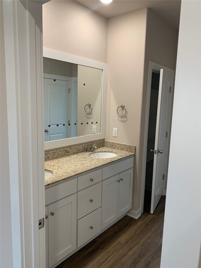 Building Photo - 403 N Otoe St