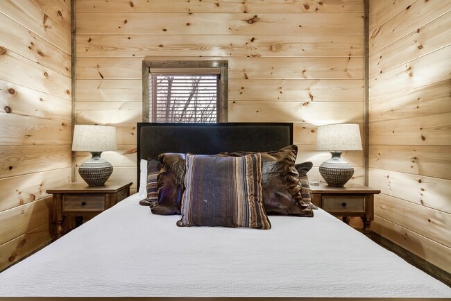 Building Photo - 2127 Eagle Feather Dr