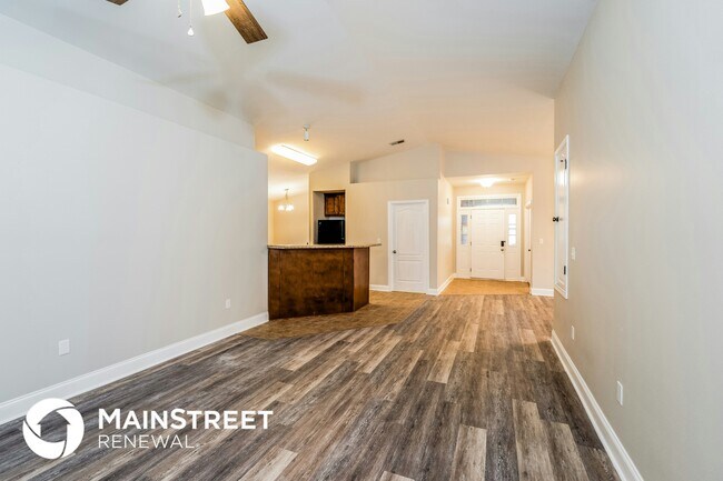 Building Photo - 2084 Edgewood Dr