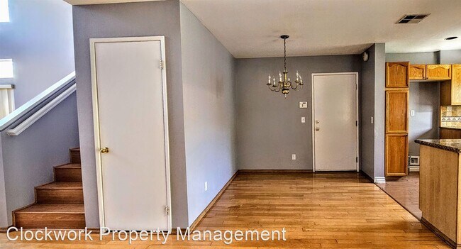 Building Photo - 3 br, 2 bath House - 305 Oakview Dr