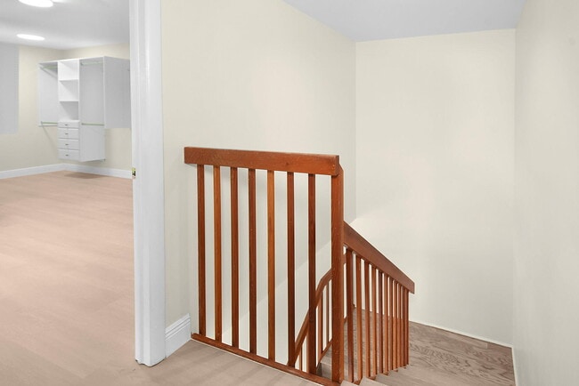 Building Photo - 2442 SW Danbury Ln