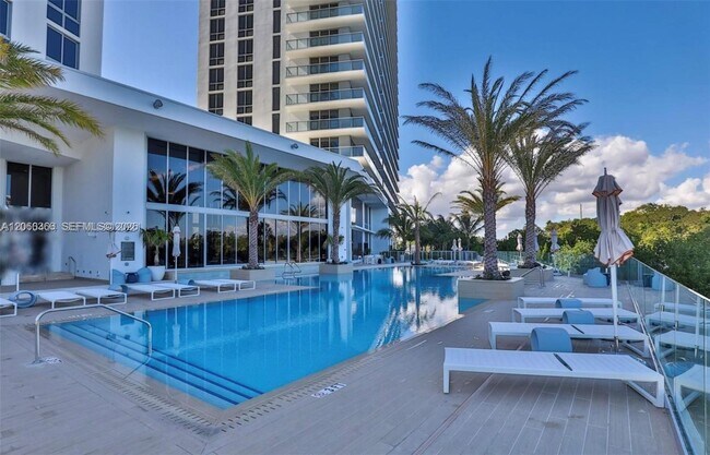 Building Photo - 16385 Biscayne Blvd
