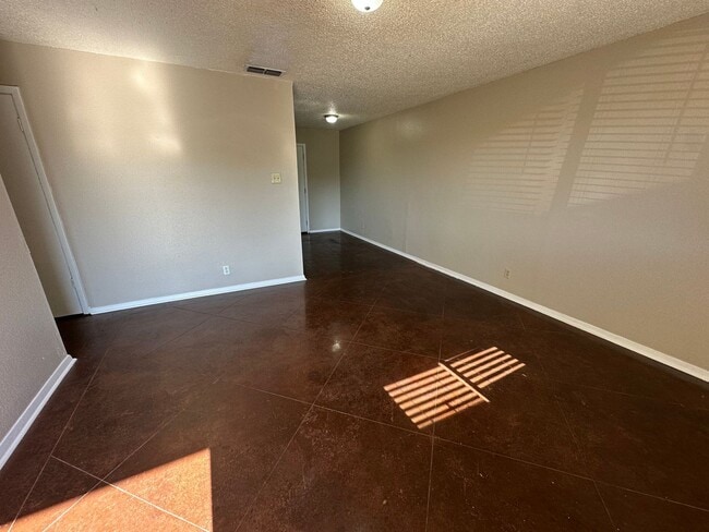 Building Photo - 210 Memory Ln