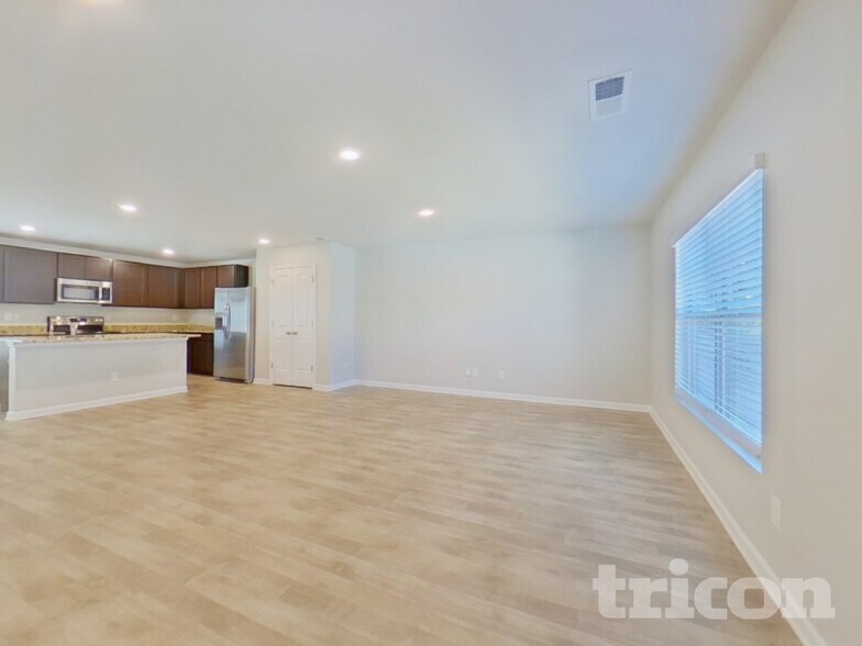 Building Photo - 1027 Summer Cypress Dr