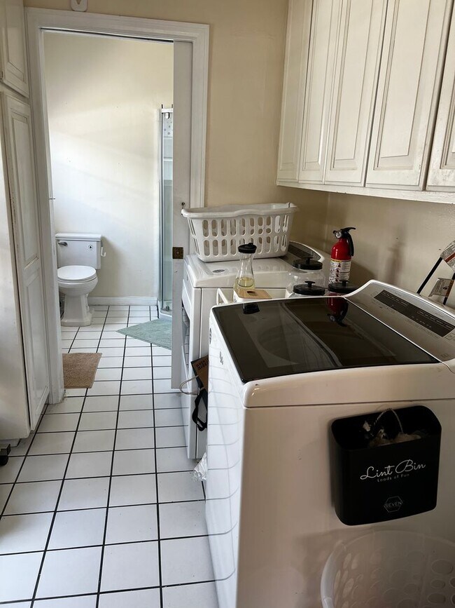 Building Photo - 4 Bedroom 2 Bath House for Rent In Whittier