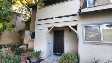 Building Photo - 2116 Mt Vernon Dr