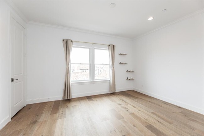 Building Photo - 7518 Viano Ln