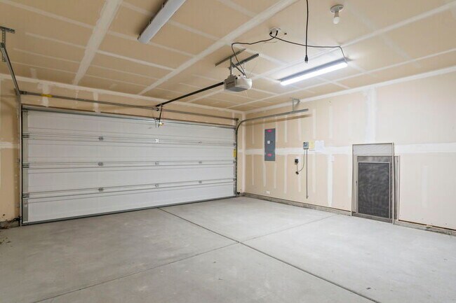 Building Photo - 5070 W Torana Dr