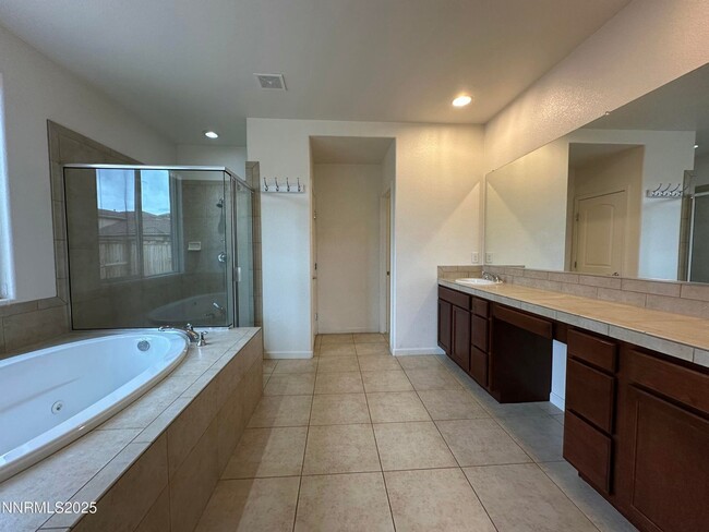 Building Photo - Immaculate Toll Brothers home