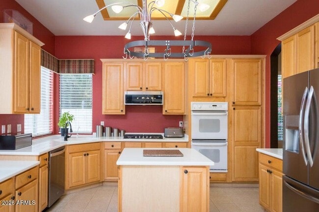 Building Photo - 1004 S Parkcrest St